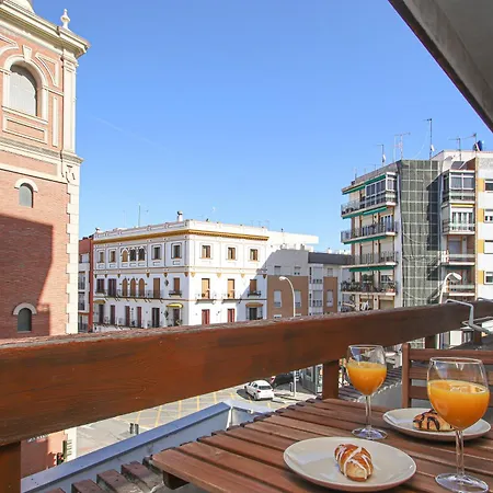 Fabulous With Great Views - 15m Giralda Apartment