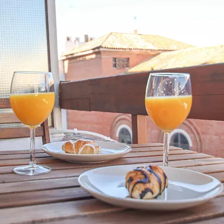 Daire Fabulous With Great Views - 15m Giralda